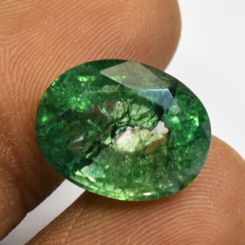 Oval Cut AAA+ CERTIFIED Natural Green Emerald Gemstone 7.40 Ct From Colombia in Kuwait