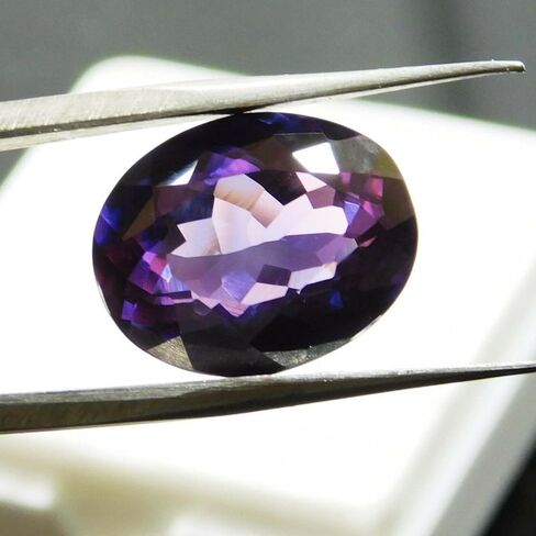 Certified A+ Quality 7.56 Ct Natural Color Change Sapphire, Oval Shape Gemstone in Kuwait
