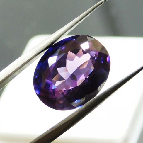Certified A+ Quality 7.56 Ct Natural Color Change Sapphire, Oval Shape Gemstone in Kuwait