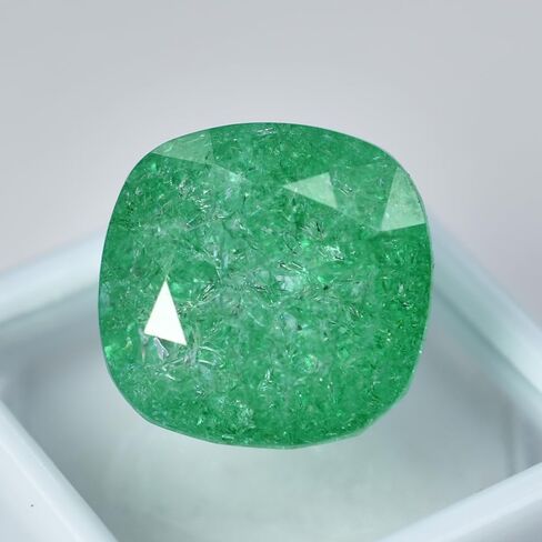 SQUARE CUSHION Cut 27.80 Ct Natural Certified Green Emerald Gemstone in Kuwait