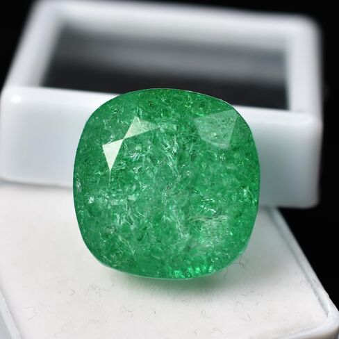 SQUARE CUSHION Cut 27.80 Ct Natural Certified Green Emerald Gemstone in Kuwait