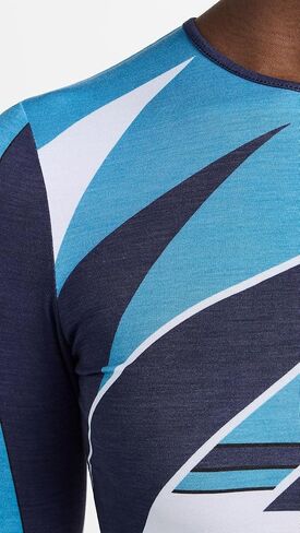 تي شيرت نسائي طويل الأكمام من Miao in Kuwait