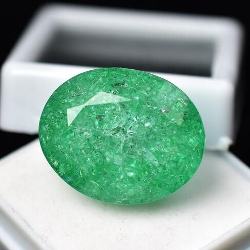 Colombian Green Emerald Oval Cut 33.05 Ct Natural Certified Gemstone in Kuwait