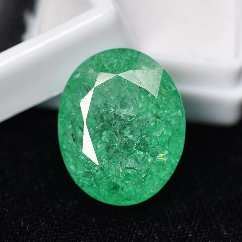 Colombian Green Emerald Oval Cut 33.05 Ct Natural Certified Gemstone in Kuwait