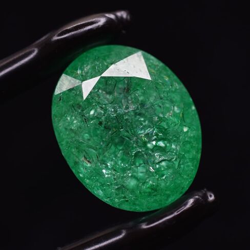 Colombian Green Emerald Oval Cut 33.05 Ct Natural Certified Gemstone in Kuwait