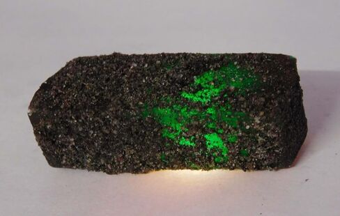 200 Ct Rough Natural Green Large Emerald Earth Mined CERTIFIED Gemstone in Kuwait