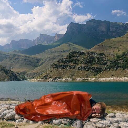 Emergency Sleeping Bags - Portable Emergency Blanket Survival Gear in Kuwait