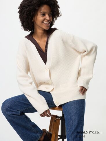 Uniqlo Relaxed V-Neck Cardigan in Kuwait
