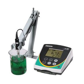 جهاز قياس درجة الحموضة من سلسلة Oakton Instruments WD-35419-10 700 مع قطب درجة حموضة زجاجي مزدوج الوصلات، ومسبار وحامل ATC، 110/220 فولت تيار متردد in Kuwait