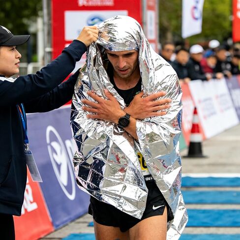 بطانيات التخييم في حالات الطوارئ 4 قطع، طقم بقاء بطانية الفضاء، بطانية التخييم، للأماكن الخارجية، والمشي لمسافات طويلة، وحقائب الماراثون والإسعافات الأولية in Kuwait