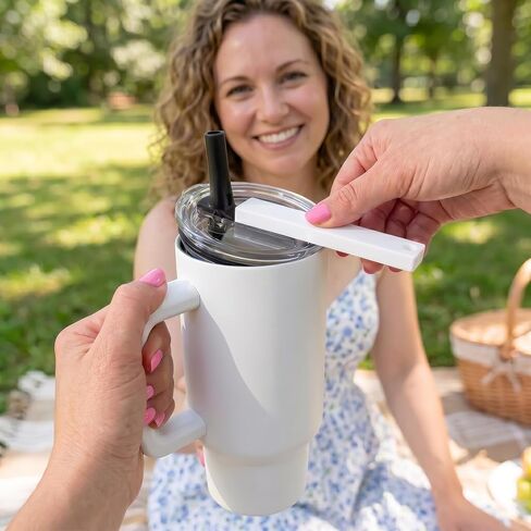 فتاحة الغطاء متوافقة فقط مع HydroJug - أداة إزالة الغطاء سهلة الإمساك | يساعد في علاج الأيدي الضعيفة والتهاب المفاصل. تصميم بلاستيكي هندسي عالي التحمل. الألوان الوردي والأبيض. in Kuwait