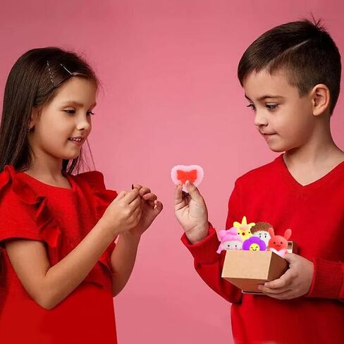 100 قطعة من هدايا عيد الحب، ألعاب موتشي الإسفنجية، ألعاب ضغط صغيرة لطيفة، عبوات تخفيف التوتر للأطفال والبنات والأولاد، هدايا لحفلات عيد الحب in Kuwait