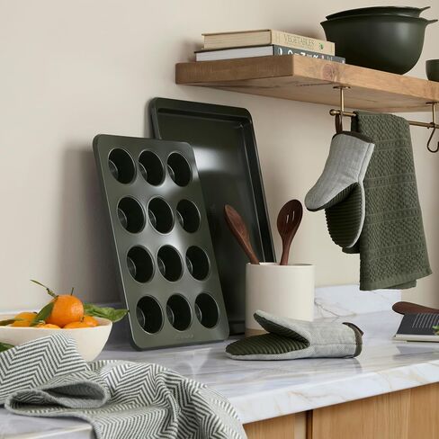 مجموعة مناشف مطبخ كبيرة الحجم من KitchenAid® Evergreen Design Series ثقيلة الوزن مكونة من 3 قطع، ماصة 100% قطن، مزدوجة الأغراض، أخضر غابي عميق، 18 بوصة × 28 بوصة in Kuwait