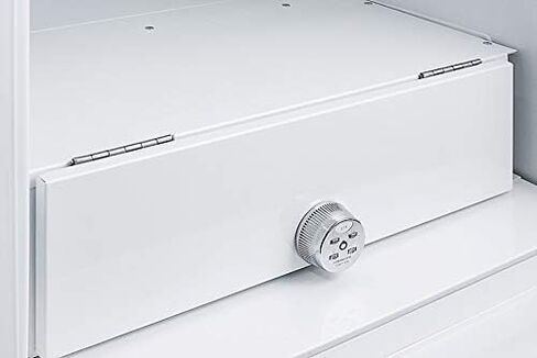 ACCUCOLD FF7LW ثلاجة قائمة بذاتها مدرجة تجاريًا للاستخدام العام للأغراض العامة مع قفل أمامي، وإزالة تلقائية للصقيع، وباب مغلف من الفولاذ المقاوم للصدأ، ومقبض شريط المنشفة وجزء خارجي أبيض in Kuwait