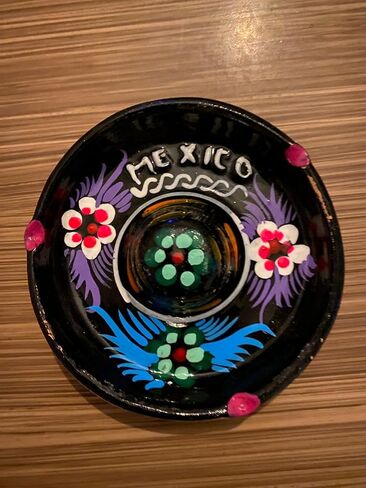 Cenicero artesanal de arcilla o barro proveniente de Oaxaca México in Kuwait
