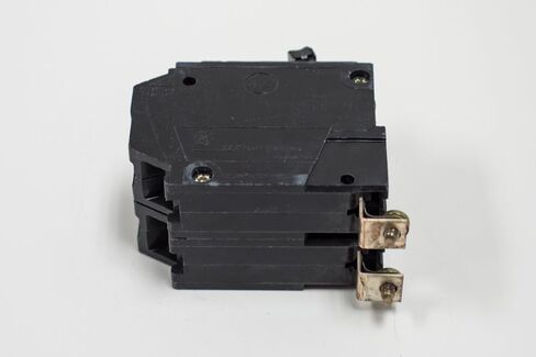 GE THQB2180 قاطع دائرة مصغر THQB من النوع THQB، ثنائي القطب 80 أمبير 120/240 فولت تيار متردد، ملون in Kuwait