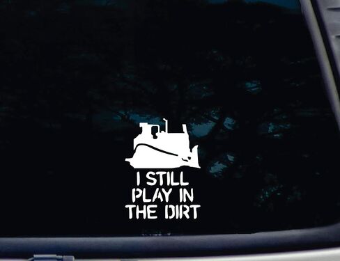 صورة I Still Play in The Dirt w Dozer - ملصق فينيل مقطوع بالقالب مقاس 3 3/4 × 5 بوصة للنوافذ، والسيارات، وJDM، والشاحنات، والمصدات، وصناديق الأدوات، والقوارب، وأجهزة الكمبيوتر المحمولة - تقريبًا أي سطح صلب وأملس in Kuwait
