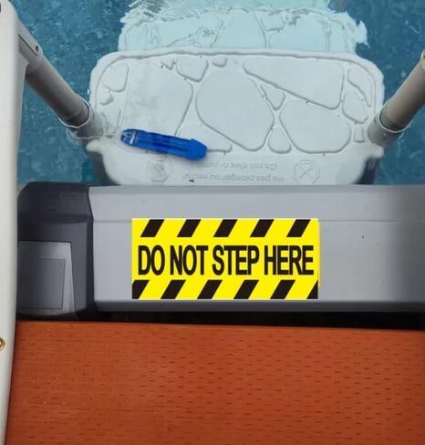 6 عبوات من ملصقات Do Not Step Here، شارات الفينيل بأشكال مستطيلة ومستديرة، ملصقات تحذيرية قابلة للإزالة للاستخدام في حمام السباحة، والأرضيات الداخلية والخارجية in Kuwait