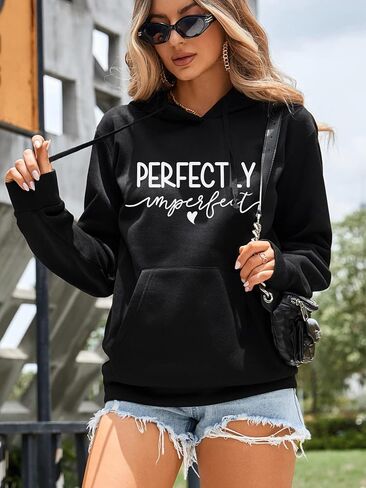سويت شيرت سويت شيرت بقلنسوة للنساء من SweatyRocks مطبوع عليه قلب وشعار لطيف مع جيب in Saudi Arabia