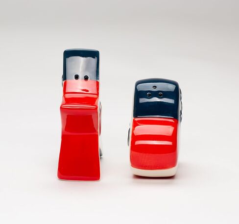 Fine Ceramic Independence Day USA Star and Stripes American Flag Design Salt & Pepper Shakers Set, 3-1/8" H in Kuwait