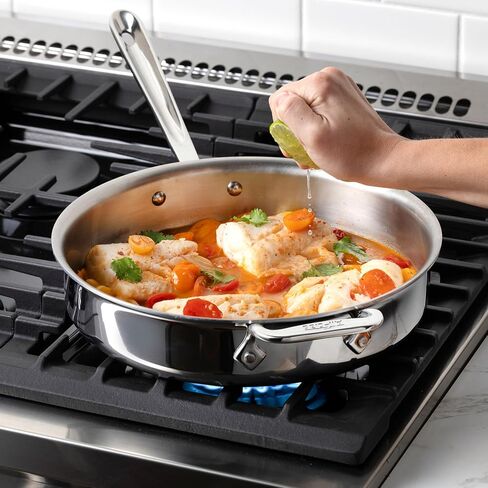 طقم أواني طهي من الفولاذ المقاوم للصدأ 10 قطع من All-Clad D3® - صنع في الولايات المتحدة الأمريكية - يشمل مقالي ومقلاة ومقلاة ومرق - درجة احترافية - آمن في الفرن ومتوافق مع الحث in Kuwait