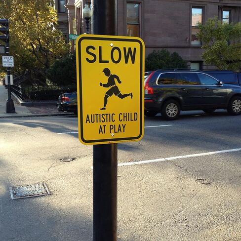 SmartSign 18 × 12 بوصة "Slow - Autistic Child At Play" لافتة معدنية، 63 مل ألومنيوم، مادة عاكسة من الدرجة الهندسية 3M، أسود، فضي وأصفر، صنع في الولايات المتحدة الأمريكية in Kuwait