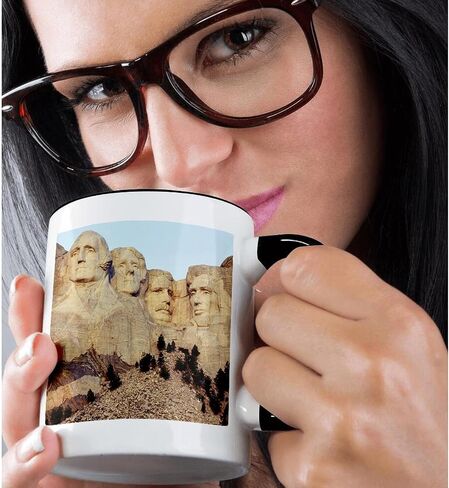 3dRose Mt Rushmore Memorial، كيستون، داكوتا الجنوبية، الولايات المتحدة الأمريكية - US42 PSO0005 - مج Paul Souders 11oz بلونين أسود in Kuwait