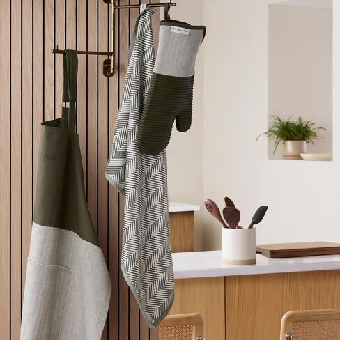 قفازات فرن من السيليكون الناعم المضلع من سلسلة تصميم KITCHENAID® Evergreen Design مكونة من قطعتين، مقاومة للحرارة حتى 500 درجة فهرنهايت، مرنة ومقاومة للماء، أخضر غابة عميقة، 7 بوصة × 14 بوصة in Kuwait
