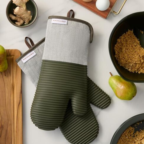 قفازات فرن من السيليكون الناعم المضلع من سلسلة تصميم KITCHENAID® Evergreen Design مكونة من قطعتين، مقاومة للحرارة حتى 500 درجة فهرنهايت، مرنة ومقاومة للماء، أخضر غابة عميقة، 7 بوصة × 14 بوصة in Kuwait