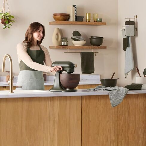 قفازات فرن من السيليكون الناعم المضلع من سلسلة تصميم KITCHENAID® Evergreen Design مكونة من قطعتين، مقاومة للحرارة حتى 500 درجة فهرنهايت، مرنة ومقاومة للماء، أخضر غابة عميقة، 7 بوصة × 14 بوصة in Kuwait