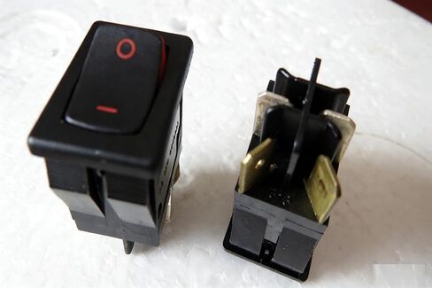 مفتاح Carling Switch 621 * 5919، مفتاح هزاز متوافق، 4A 250V/8A 125V، 4-Pin 2-Position الطرفية بزاوية SPDT اتصالات فضية، معتمد من RU/CSA/DVE in Kuwait