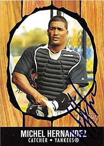 123497 نيويورك يانكيز قدم 2003 Topps التراث السنة الأولى رقم 227 ميشيل هيرنانديز بطاقة البيسبول الموقعة in Kuwait