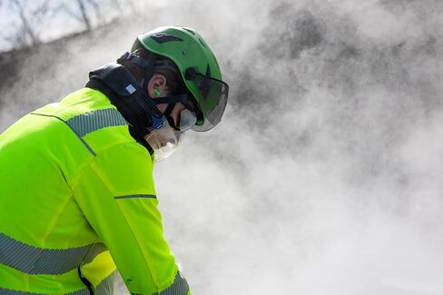 مجموعة عمل CleanSpace® مع نصف قناع معتمد من NIOSH، ونظام تنفس خفيف الوزن وقابل لإعادة الاستخدام مع مرشح HEPA in Kuwait