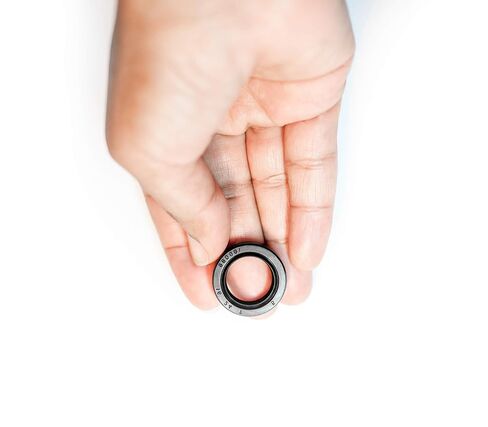 EAI Oil Seal 16mm X 32mm X 7mm (5 PCS) TC Double Lip w/Spring. Metal Case w/Nitrile Rubber Coating in Kuwait