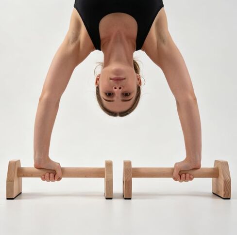 Parallettes الخشبية من ProGrip - قضبان دفع مضادة للانزلاق، وتمارين رياضية، وحامل على اليدين | خشب الزان الفاخر، 9.88 بوصة، القاعدة، يحمل 595 رطلاً - الانخفاضات، الجلوس على شكل حرف L، بلانش، صالة الألعاب الرياضية المنزلية والسفر، أغطية المعصم متضمنة. in Kuwait
