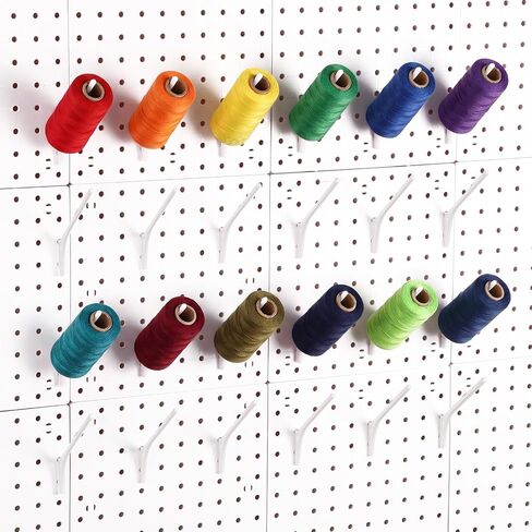 Xuhal 24 حزمة من خطافات Pegboard Spool لمنظم Pegboard مقاس 1/4 بوصة لخياطة التطريز الطوافة بزاوية 45 درجة حامل البكرة ملحقات تنظيم اللحف اليدوية لفات ورق الشريط الخيطي (أبيض) in Kuwait