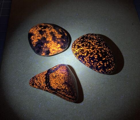 Yooperlite Authentic Glow Stone from Michigan's Upper Peninsula (1oz Stone) in Kuwait