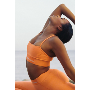 Alo Yoga Alosoft Relay Bra - Satsuma Breeze/White in Kuwait