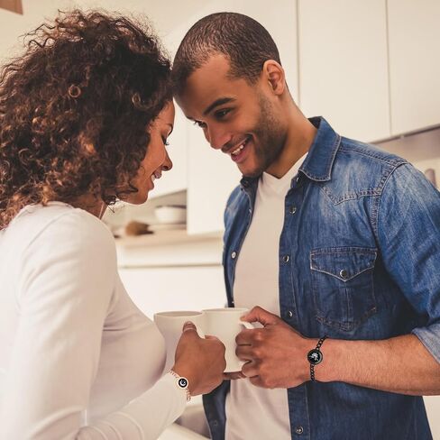 أساور لمس لمسافات طويلة، أساور للأزواج تعمل بالاهتزاز والإضاءة، سوار للأزواج متطابق مع الأجهزة الذكية عن بعد للأزواج لمسافات طويلة وصديقة وصديقة وهدايا عيد الميلاد مجوهرات فضية سوداء in Kuwait