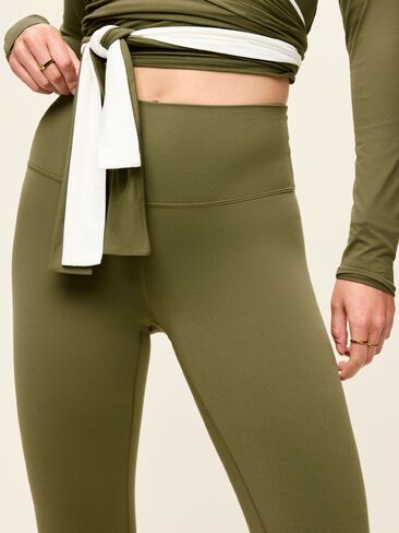 Old Navy High-Waisted StudioSmooth 7/8 Leggings - Hearthwood in Kuwait