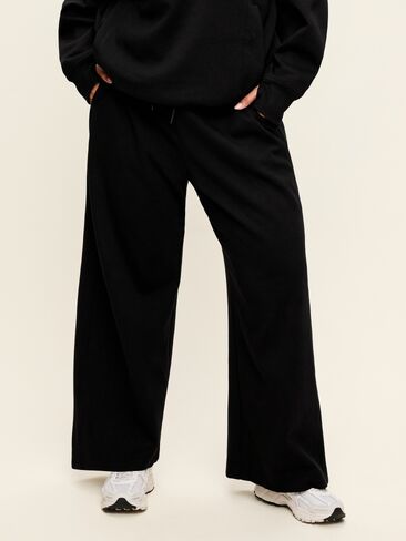 Old Navy Extra High-Waisted Dynamic Fleece Wide-Leg Sweatpants - Black Jack in Kuwait