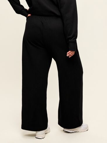 Old Navy Extra High-Waisted Dynamic Fleece Wide-Leg Sweatpants - Black Jack in Kuwait