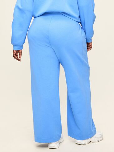 Old Navy Extra High-Waisted Dynamic Fleece Wide-Leg Sweatpants - Cloisonne in Kuwait