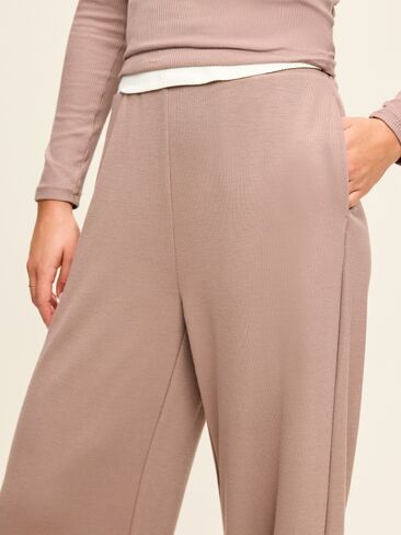 Old Navy Oversized Bounce Fleece Bubble Jogger Sweatpants - Mocha in Kuwait