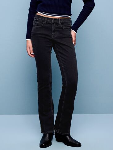 Old Navy Low-Rise Boot-Cut Jeans - Bobby Jo in Kuwait