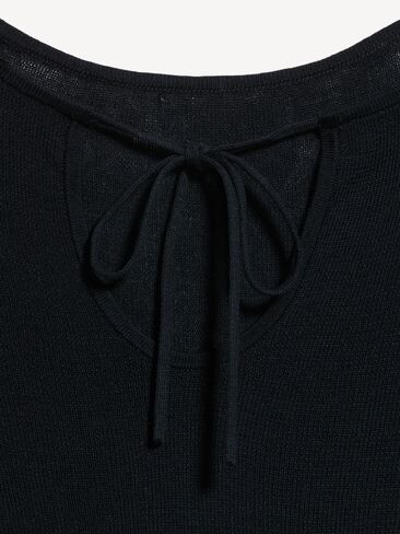 Old Navy Bell-Sleeve Keyhole Top - Black Jack in Kuwait
