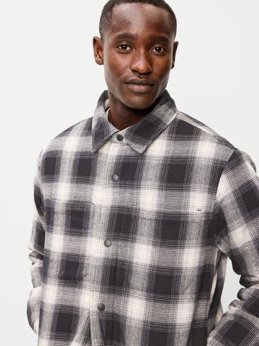 Old Navy Cropped Insulated Flannel Shacket - Black Plaid in Kuwait
