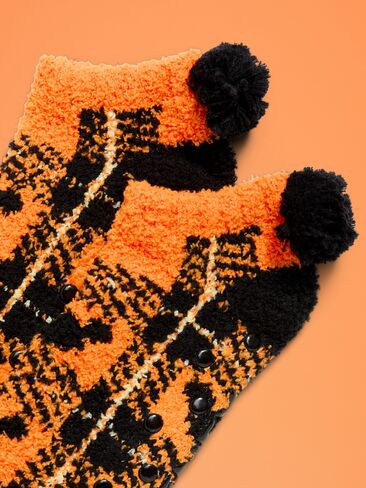 Old Navy Old Navy x Disney Mickey Mouse Cozy Ankle Socks for Women - Halloween in Kuwait