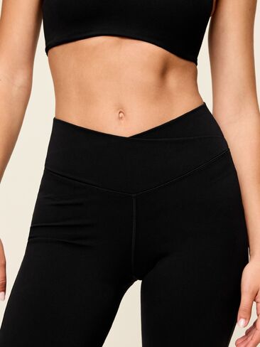 Old Navy Crossover-Waist StudioSmooth Flare Leggings - Black Jack in Kuwait