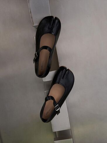 LE MURMURE Genuine Calfskin Mary Jane Tabi Flats, Ballet Flats for Women - Split Toe Shoes, Comfortable & Chic, Black in Kuwait